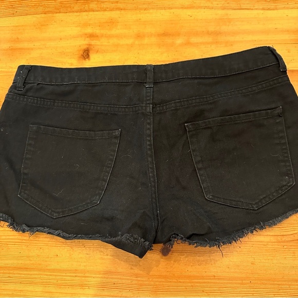Forever 21 black denim button fly shorts size 30 - Picture 5 of 5